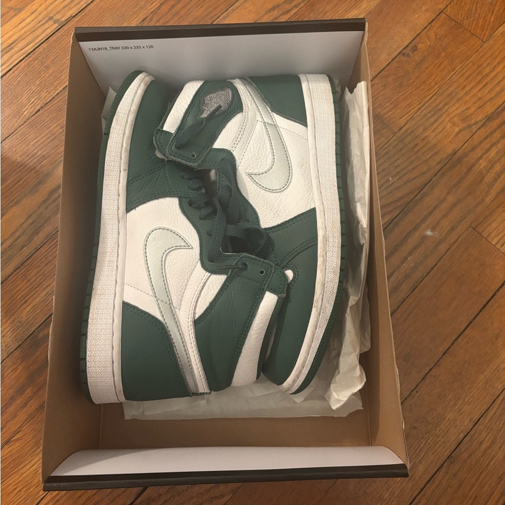 Nike Air Jordan 1 Retro High OG Shoes green and white with extra laces